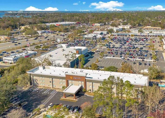 La Quinta Inn & Suites by Wyndham Jacksonville Mandarin