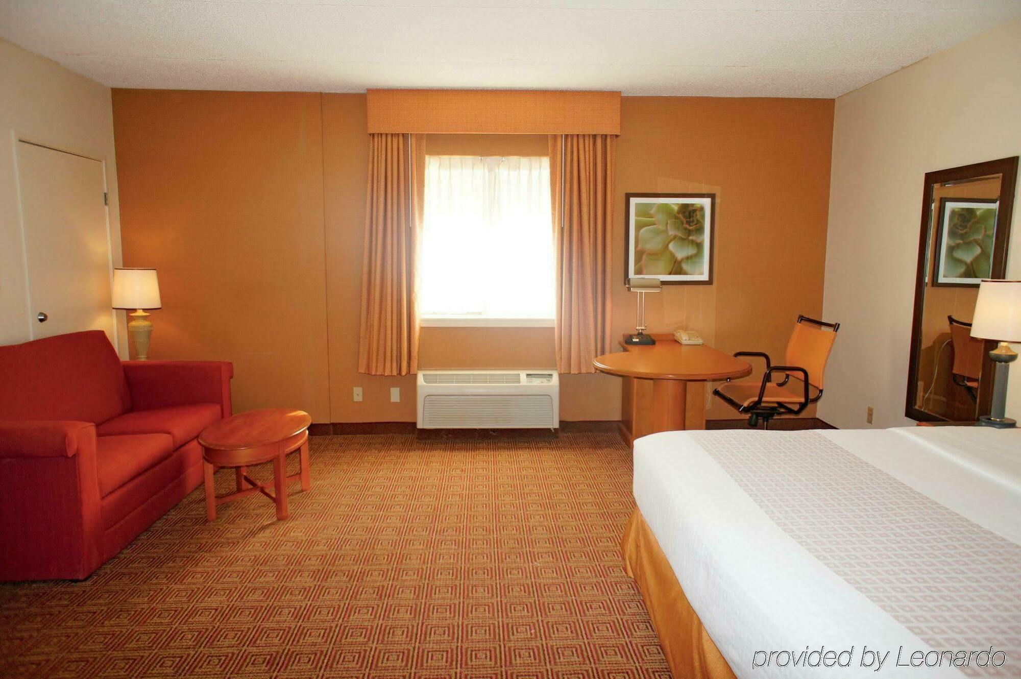 La Quinta & By Wyndham Mandarin Hotel